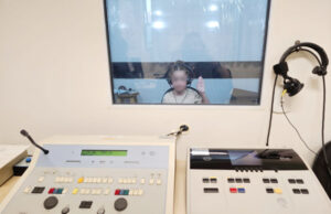 Barueri recorre à tecnologia para ampliar triagem auditiva em alunos da rede municipal de ensino