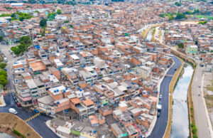 Lula chega a Osasco para anunciar recursos do PAC 2025 destinados à urbanização de favelas