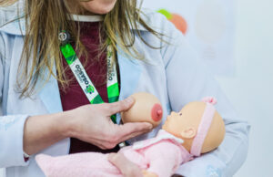 Secretaria de Saúde leva importância do aleitamento materno a 10 UBSs de Osasco