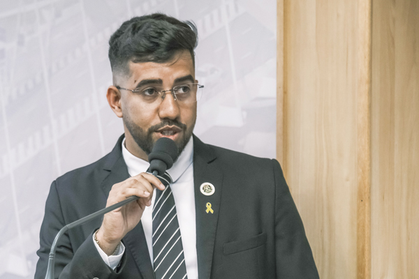 Politica-Maes-Atipicas-Guilherme