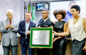 Legislativo concede Título de Cidadão Osasquense ao comandante Erivan da Silva