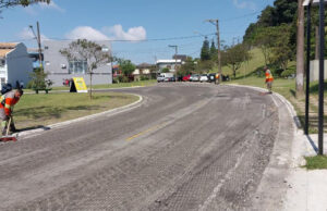 Para ‘facilitar mobilidade’, Prefeitura de Barueri recapeia vias do entorno da nova UBS da Aldeia da Serra