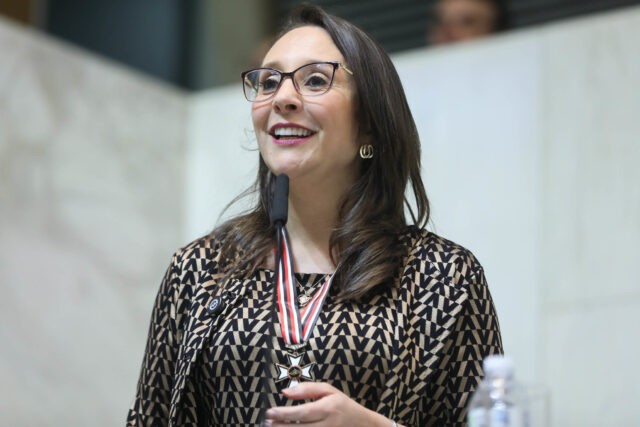 Politica-Renata-Condecorada