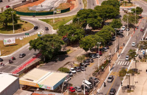 Bolsão de estacionamento e via central passam por obras de revitalização em Barueri