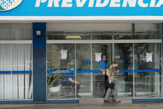 Serviços e atendimentos do INSS continuam indisponíveis e voltam a funcionar no início da próxima semana