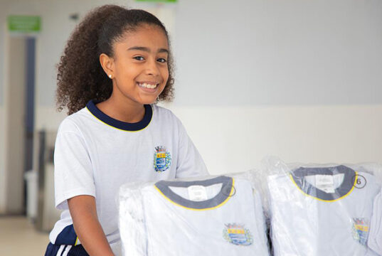 Barueri começa a entrega de 70 mil kits escolares para dar início ao ano letivo dia 9