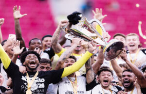 Corinthians fatura bi da Supercopa com nova vitória sobre o Flamengo