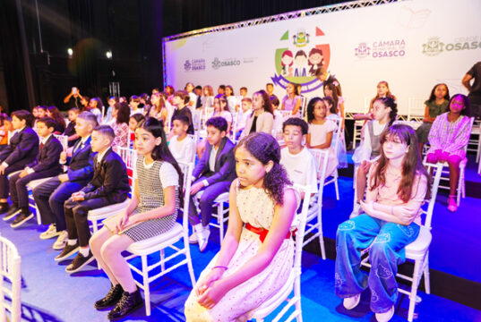 Teatro Municipal sedia cerimônia de posse das autoridades mirins 2026 de Osasco