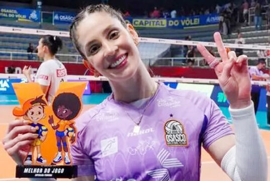 Consagrada líbero de Osasco e da seleção, Camila Brait recebe homenagens pela ‘aposentadoria’