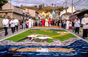 Corpus Christi em Pirapora tem celebração com caminhada espiritual pelas ‘Glórias do Bom Jesus’