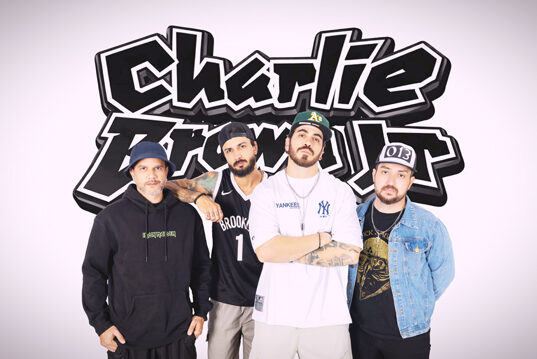 Sesi recebe show tributo a Charlie Brown Jr.