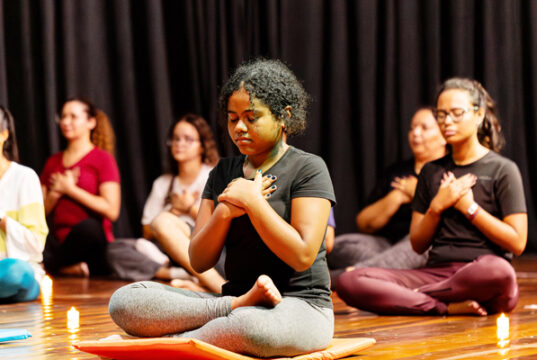 Sextas-feiras em Itapevi têm aulas grátis de yoga e dança do ventre