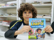 Educação de Carapicuíba distribui gibis ‘Jogue Limpo com a Cidade’
