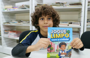 Educação de Carapicuíba distribui gibis ‘Jogue Limpo com a Cidade’