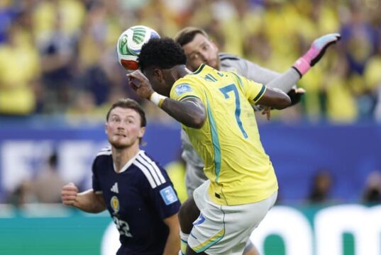 Brasil avança em primeiro para ‘mata-matas’ rumo ao hexa