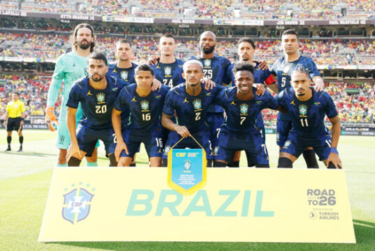 Seleção brasileira dá a largada em busca do hexa da Copa do Mundo contra Marrocos