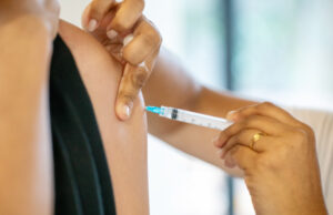 Saúde disponibiliza vacina contra gripe para o público geral em todo o Estado de SP
