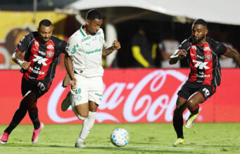 Palmeiras goleia em Salvador e deixa Flamengo mais longe