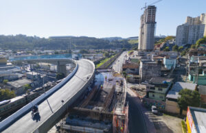 Lançamento de vigas de novo viaduto provoca interdições na região central de Itapevi
