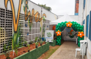 Programa de cultivo de plantas medicinais em Carapicuíba chega a UBS na Vila Dirce