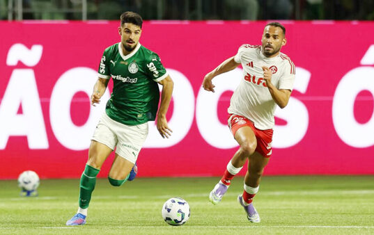 Palmeiras, nadando de braçadas, recebe Inter, à deriva
