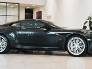 Modelo S do Aston Martin DB12 chega ao Brasil