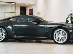 Modelo S do Aston Martin DB12 chega ao Brasil