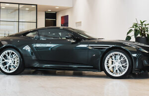 Modelo S do Aston Martin DB12 chega ao Brasil