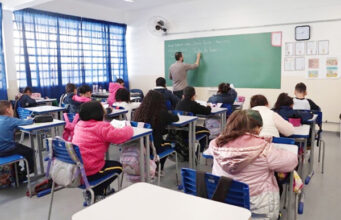 Carapicuíba encerra inscrições para Prêmio Educador Exemplar 2026