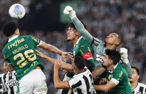 Palmeiras encara Botafogo com liderança do Brasileirão em jogo