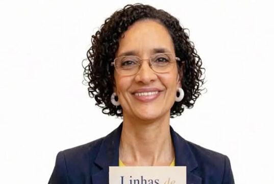 Rosi Cheque lança novo livro na Bienal de SP