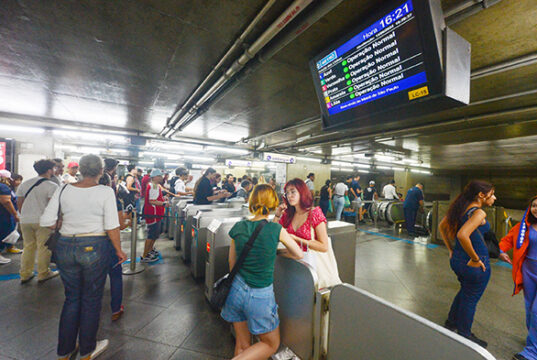Máquinas de autoatendimento disponíveis nas estações do Metrô para compra de QRCodes passam a aceitar pagamento por Pix